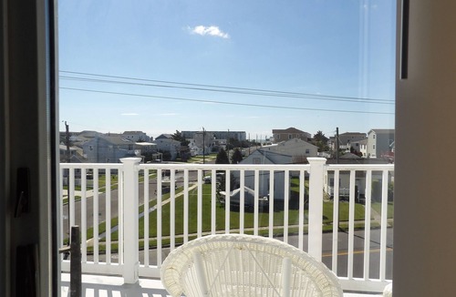 Brigantine House | Feel the Beach Vibes-1 Block to Beach All New Updates throughout!