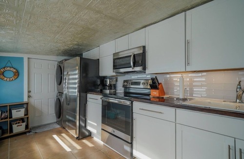 Twin Lakes House | Feel the Ocean breeze! 3-bedroom mobile home with AC in Key Largo