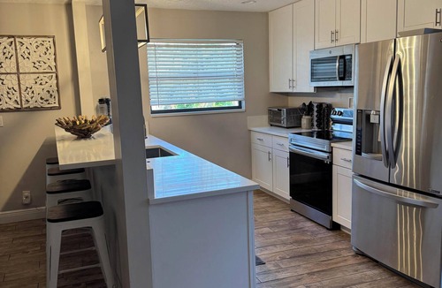 The Island House | Fenced 2-bedroom house in pleasant Jupiter near Roger Dean Stadium