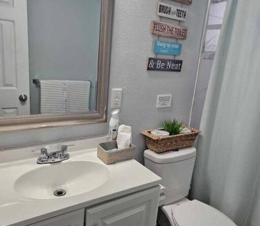 Sarasota Springs House | Fenced in With Jacuzzi Close to Siesta Key Bridge!