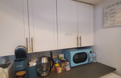 BallenIsles Apartment | Fenced Studio with private parking ,access to patio and backyard .