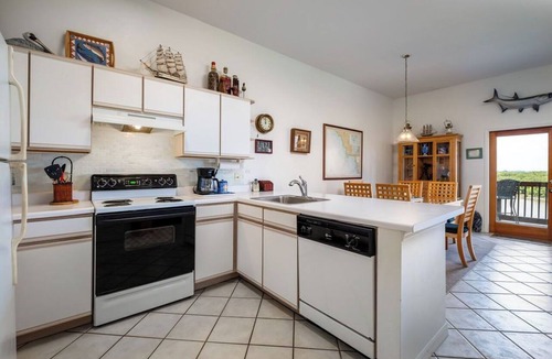 Cedar Key Condo | Fenimore Mill 8D - Boat Parking, Pool & Hot Tub!