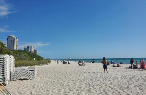 Jacksonville Beach Villa | Few steps to Ocean-4 Beach Cruisers & Free parking & Private backyard