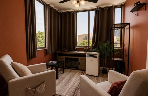 Downtown Atlanta Hotel | FIFA 2BR Stay-WFH · Mercedes-Benz Stadium 10 min