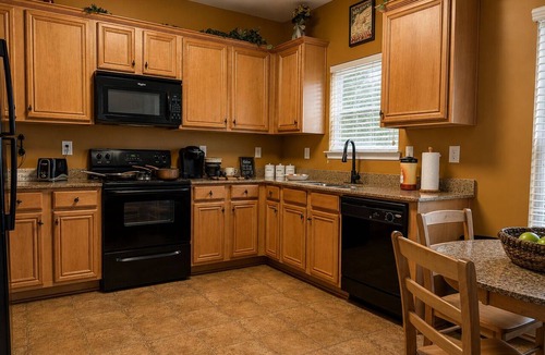 Church Street House | FIFA 4BR ATL-Home Gym, Free Parking, Sleeps 10