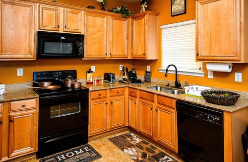 Church Street House | FIFA 4BR ATL-Home Gym, Free Parking, Sleeps 10