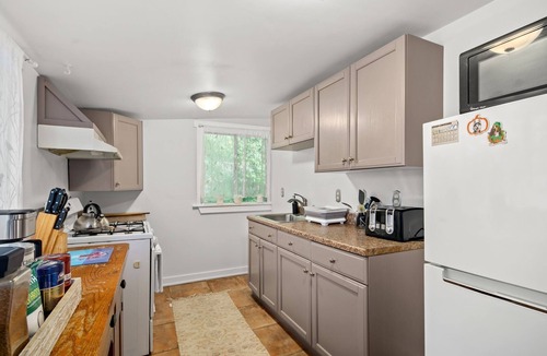 Ardentown House | FIFA! Cottage w/Private Fenced Yard | Dogs OK