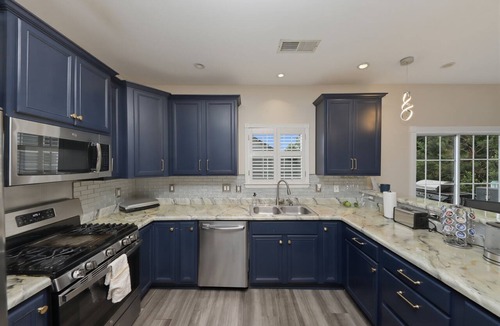 Fairburn House | FIFA Ready: Sleeps 14: Only 19 minutes away from from the stadium