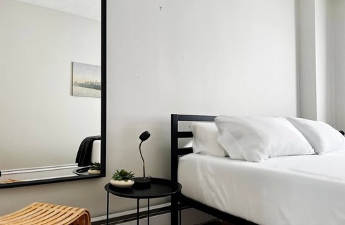 Gayborhood Apartment | FIFA Walkable King Bed 3 Beds