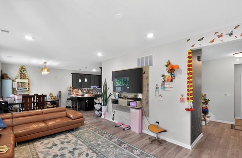Highland Park Condo | FIFA World Cup 2026 Stay Spacious 3BR/3BA Condo 5-Min Access to Train Station