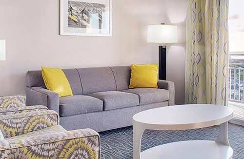 Brush - Stewarts Resort | 𝐅𝐢𝐧𝐝𝐢𝐧𝐠 𝐌𝐞𝐢𝐥𝐢 - Beachfront Ocean Walk Resort+Amenities. 2BR Suite