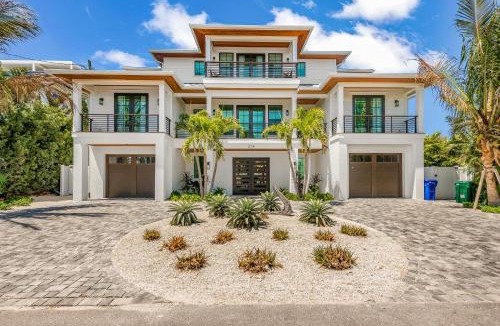 Anna Maria House | Fine and Sandy