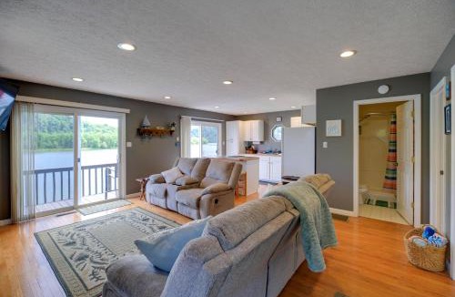 Draper House | Fire Pit & Floating Dock! Claytor Lake Hideout