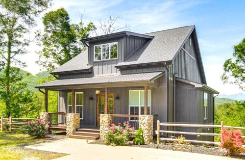 Clyde House | Fire Pit + Mountain Views! Waynesville Escape