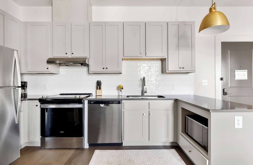 Cannonborough Elliotborough Condo | Fire Tower | Stylish King Suite with Rooftop Views