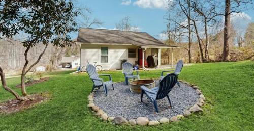 Hendersonville House | Firefly Cottage