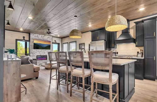 Sevierville Apartment | Firefly Lodge Indoor Pool Theater Hot Tub
