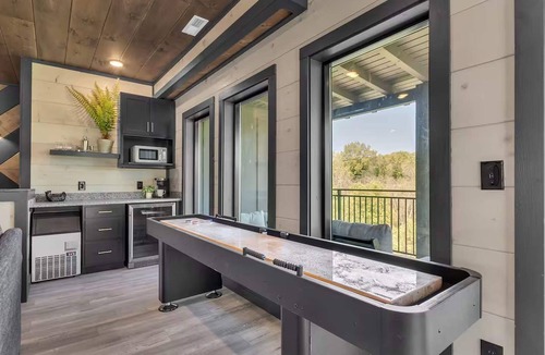 Sevierville Apartment | Firefly Lodge Indoor Pool Theater Hot Tub