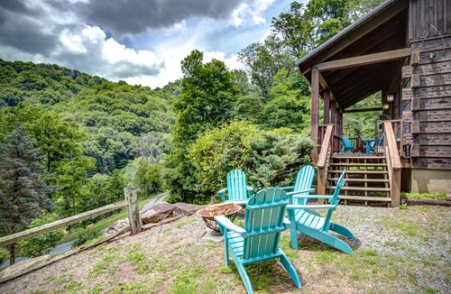 Vilas Cabin | Firepit, Log Cabin, Views, Fireplace, pet friendly