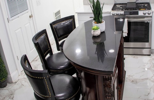 Constable Hook Apartment | First Floor Modern and Cozy 2 Min Away from Staten Island 3-bedroom 2 Bathroom