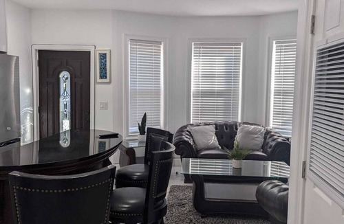 Constable Hook Apartment | First Floor Modern and Cozy 2 Min Away from Staten Island 3-bedroom 2 Bathroom