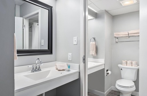 North East Hotel | First Floor Standard Deluxe King