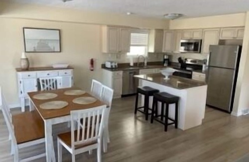 South End Condo | First floor three bedroom, two full bath unit two blocks from the beach