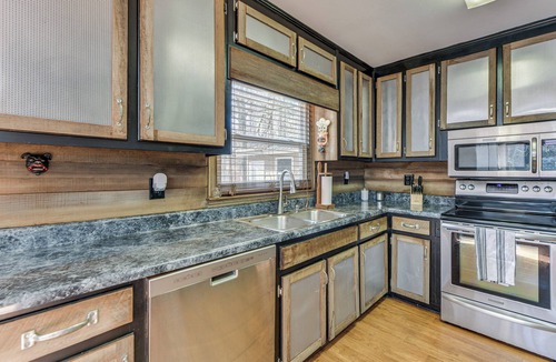 Howard House | Fish & Float! Flint River Retreat w/Pavilion