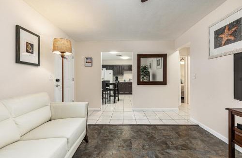 Tarpon Springs Apartment | Fish in Lake Tarpon or the Gulf of America!