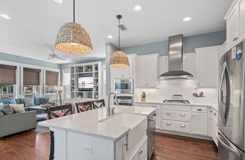 Santa Rosa Beach House | Fisher's Vitamin Sea 6-Seat Golf Cart and 5 Bikes 2 Resort Pools, Pickleball Courts!