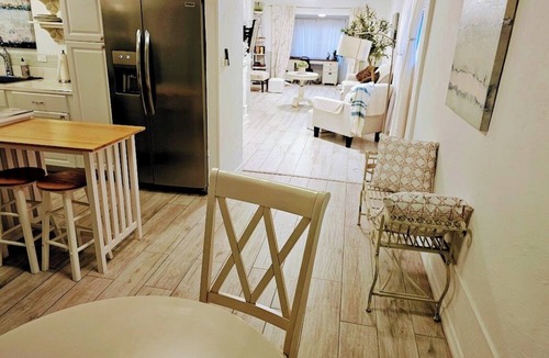 Newtown House | Fisherman Cottage Camp on Whitaker Bayou minutes from Sarasota Main St. downtown