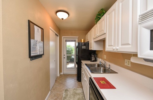 Siesta Key Condo | Fisherman's Cove B102 - The Kingston - Gulf Beach front steps from Lania