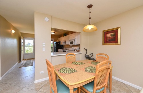 Siesta Key Condo | Fisherman's Cove B102 - The Kingston - Gulf Beach front steps from Lania