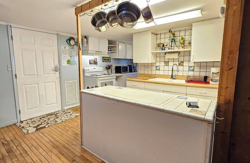 Taylor Creek House | FISHERMAN'S PARADISE! 2Bd/2Ba waterfront retreat with access to Lake Okeechobee!