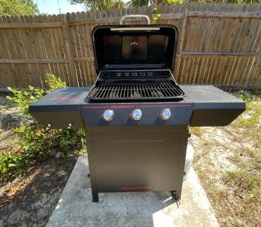 Homosassa Apartment | Fishing-Friendly Getaway - Big Groups - Firepit, BBQ, Parking