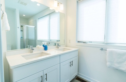 Fishtown House | Fishtown Riverside 3 Bedroom/3.5 Bath + Attached Garage Parking
