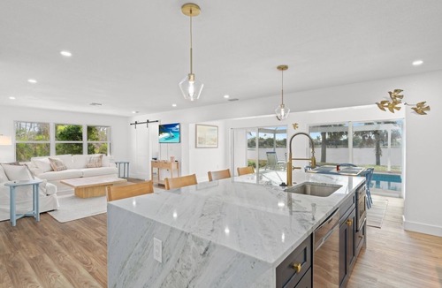 Murex Lakes House | Five Palms: Coastal Retreat w Private Pool on Lake