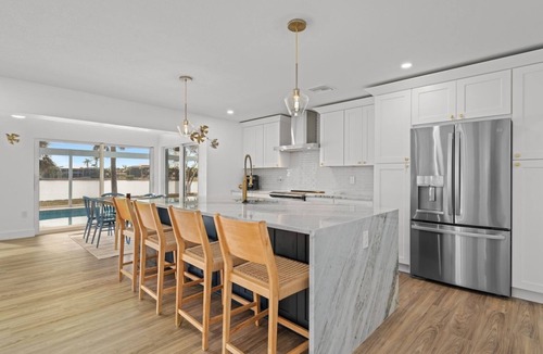 Murex Lakes House | Five Palms: Coastal Retreat w Private Pool on Lake