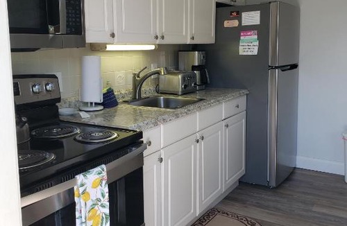 Bay Esplanade House | Five Palms Suite 203 - Daily - Weekly - Monthly