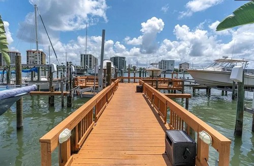 Bay Esplanade House | Five Palms Suite 203 - Daily - Weekly - Monthly