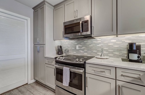 Amelia City Condo | FL-GA Game! Lovely Ocnfrt Condo w Country Club Perks!- Ocnfrt Pool & Golf