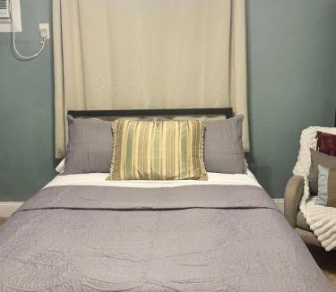 Hialeah House | Flamenco 2 bedroom 1 Bath Cozy Home up to 5