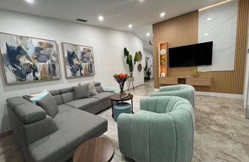 Richmond West House | Flamingo Beach Resort/5 Bedrooms/Htd Pool/Game Room/BBQ/Baby items