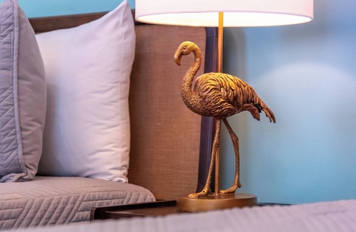 Mid Island Hotel | Flamingo Inn - 2 Queen with Kitchenette #204