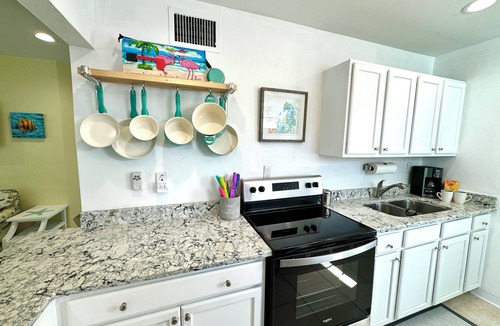 Seaside Homes House | Flamingo Key Beachside Bungalow, Stroll to the Beach! Dogs are welcome here 🐶
