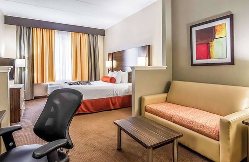 Orlando Hotel | Flexible 3-Unit Orlando Stay w/Pool Access & Breakfast| 2.5-Mi to Sport Complex