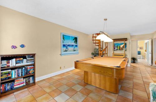 Holland By The Sea House | Flip Flop Bungalow with Pool