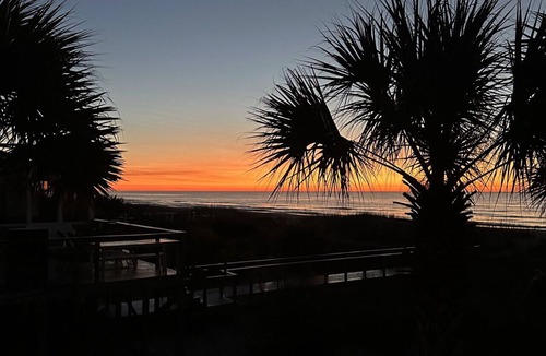 Folly Beach House | Flip-Flops Off, Fun On: 5br, Game Room, Ocean Views & Sunset Decks for 12!
