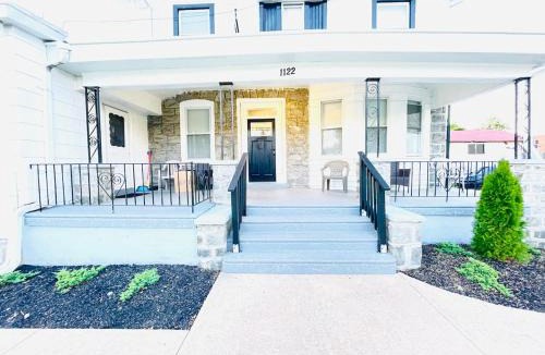 Sharon Hill Apartment | Floral Apartment by CityLux - 10 mins from Airport