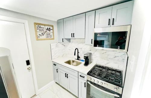Sharon Hill Apartment | Floral Apartment by CityLux - 10 mins from Airport